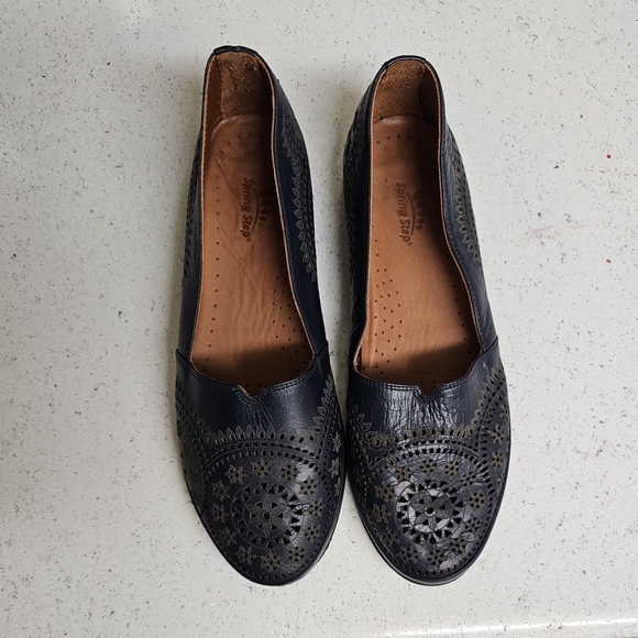 Spring Step Black Leather Shoes - Picture 2 of 5